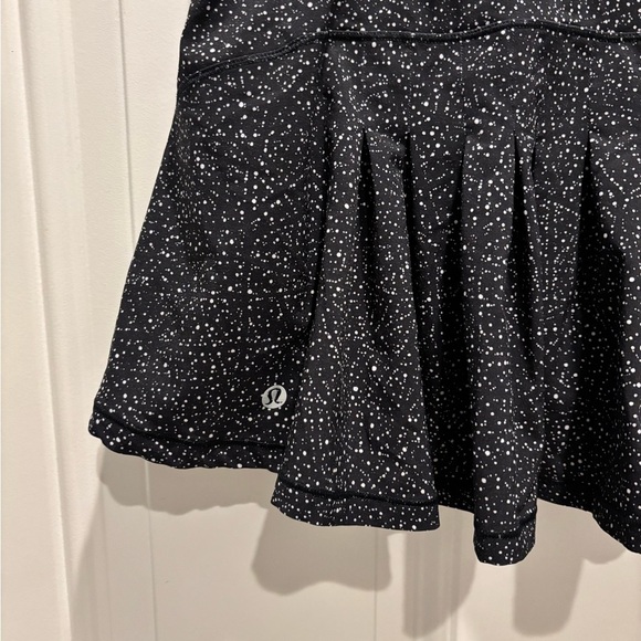 Lululemon Circuit Breaker Skirt II (Regular) 13"
Night View White Black / Black - Picture 6 of 7